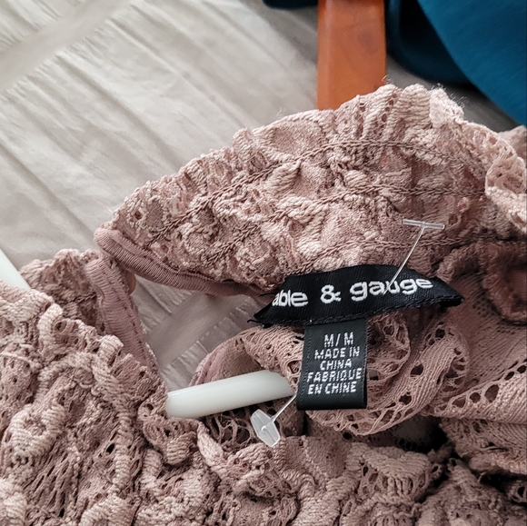 Cable and Gauge lace type high neck top dusky pink - Picture 3 of 3